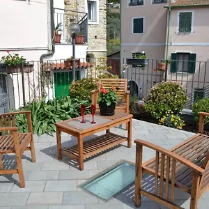 Monolocale Con Giardino E Parcheggio Privato Citra Zero Zero Ottanta Trentuno Lt 0281 Imperia